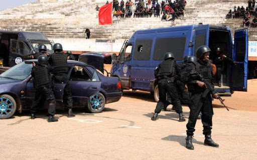 Troca de tiros entre polícia e meliantes resulta em dois mortos na sequência de um assalto em Luanda