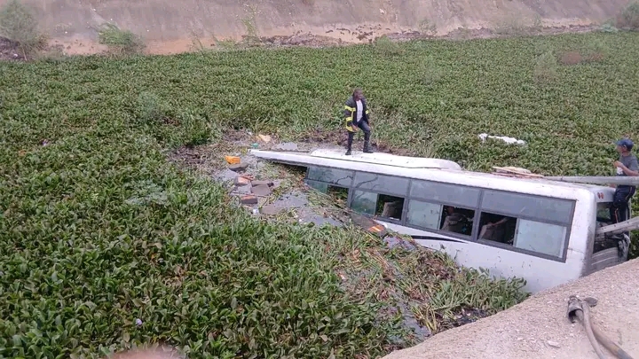 VIANA: Acidente de viação faz várias vítimas mortais, duas em estado graves e 18 ligeiros