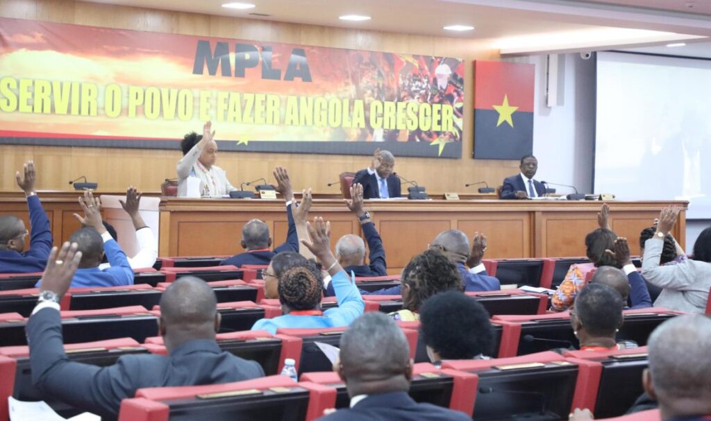 MPLA indica Adão de Almeida para presidente da Assembleia Nacional