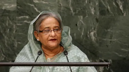Ex-primeira-ministra do Bangladesh condenada a 21 anos de prisão
