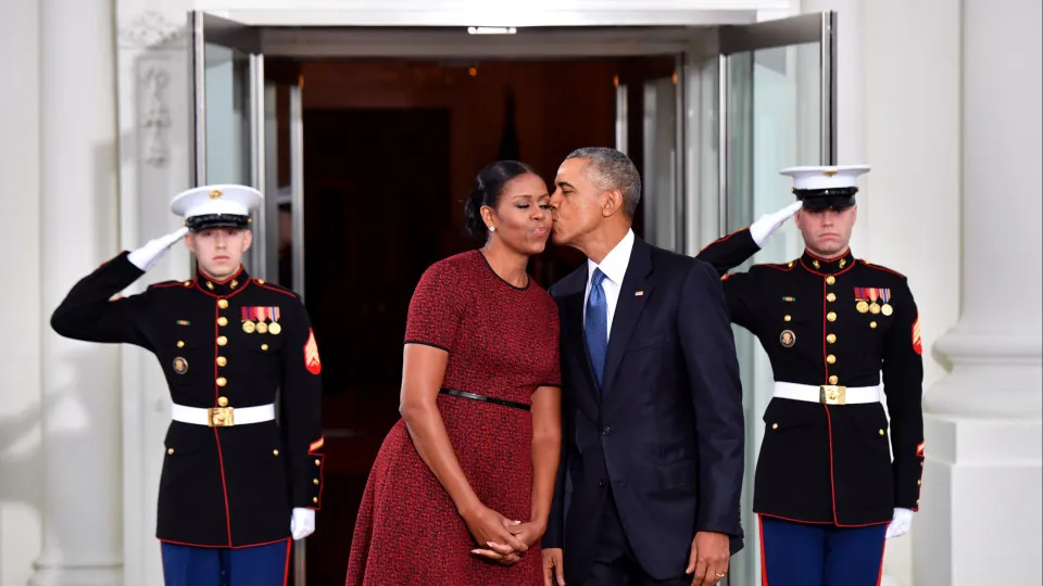 Vídeo que mostrava casal Obama como macacos retirado da conta de Trump